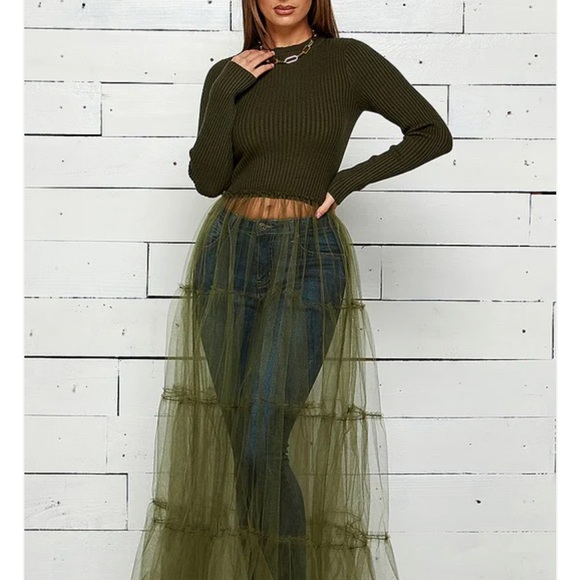 Quality material, good stretch. Sweater and tulip one piece. - Picture 1 of 1